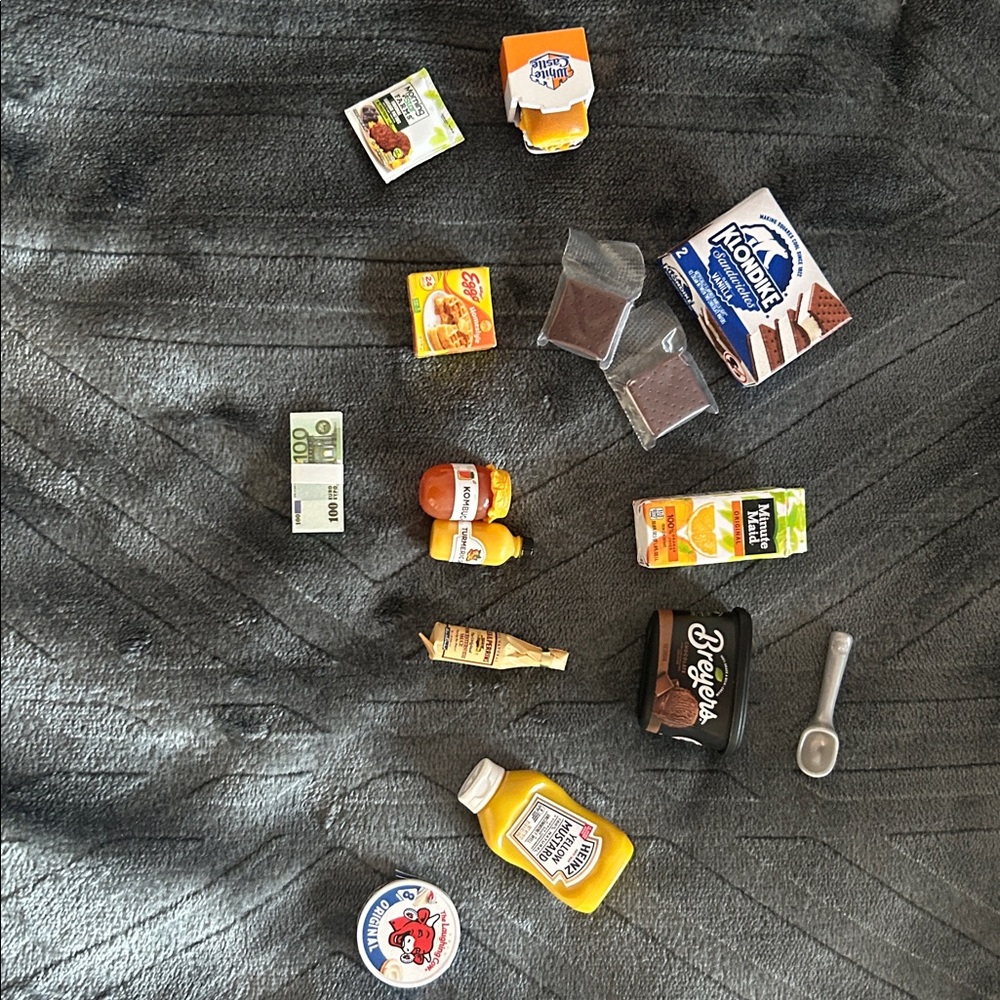 Mini brands set
